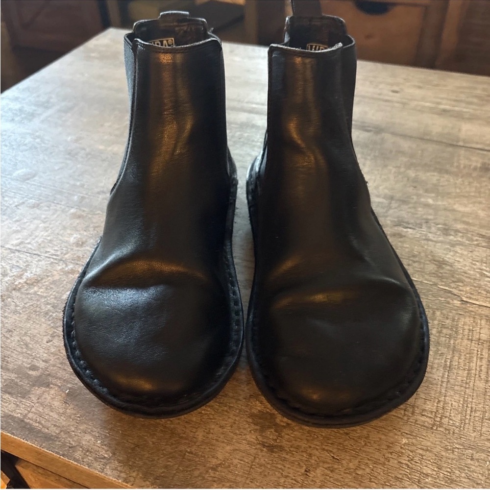 VIBAe Helsinki Leather Chelsea Boots Black US Women’s 9